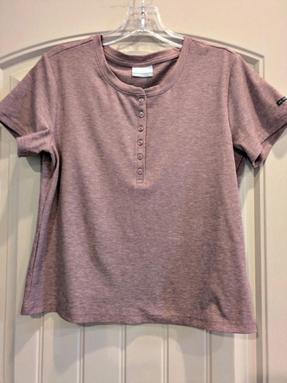 Columbiaa Short Sleeve Henley in Grayish/Pink